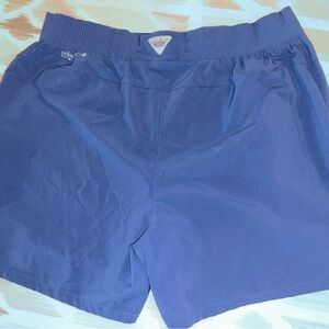 Columbia women’s large like new PFG shorts